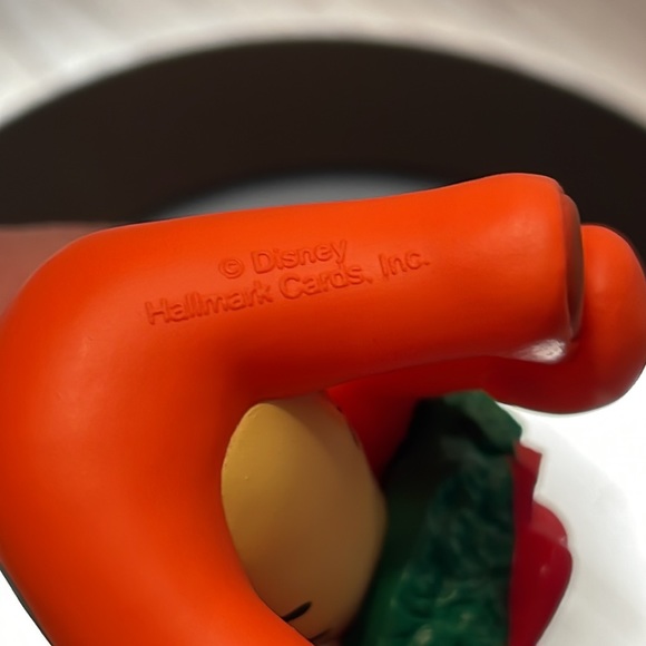 1998 HALLMARK Keepsake Disney Winnie the Pooh Collection Christmas Ornament - Picture 5 of 8